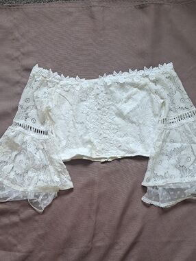 Off-Shoulder Lace Bandeau Top in Cream